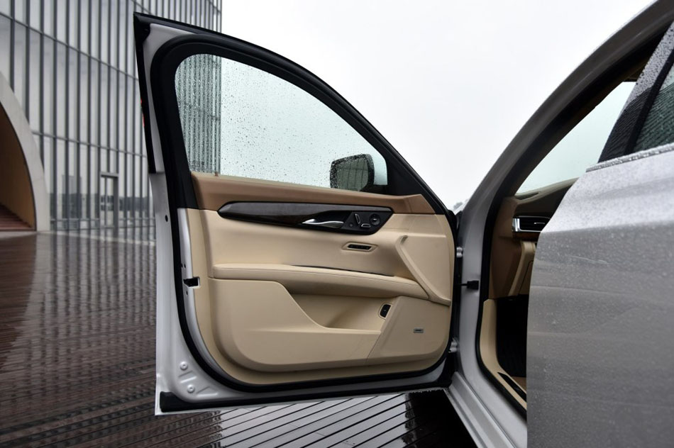 2016款 40T 铂金版 座椅空间