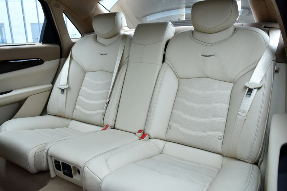 2016款 40T 铂金版 座椅空间