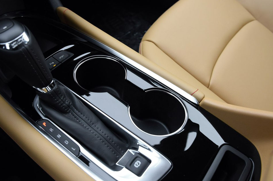 2016款 1.5T 双离合锐耀版 内饰