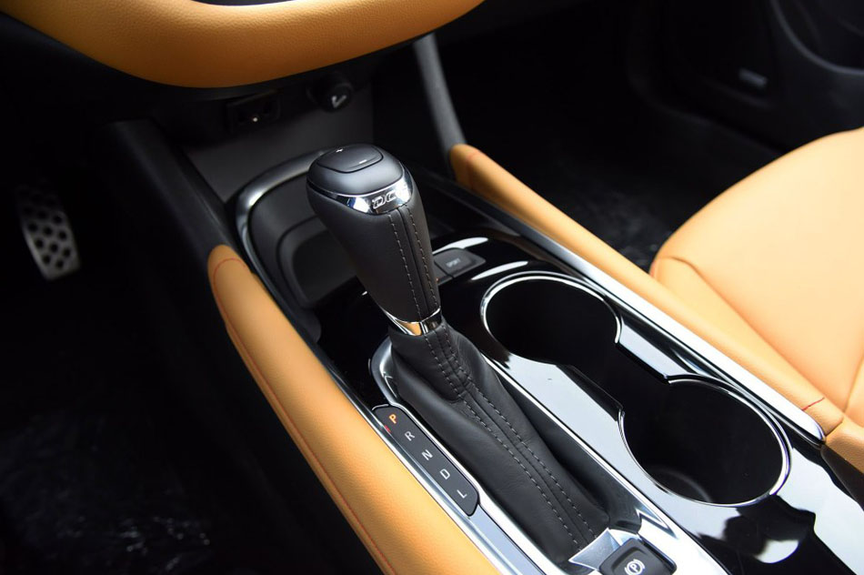 2016款 1.5T 双离合锐耀版 内饰