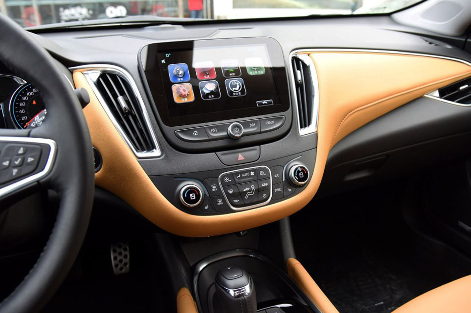 2016款 1.5T 双离合锐耀版 内饰