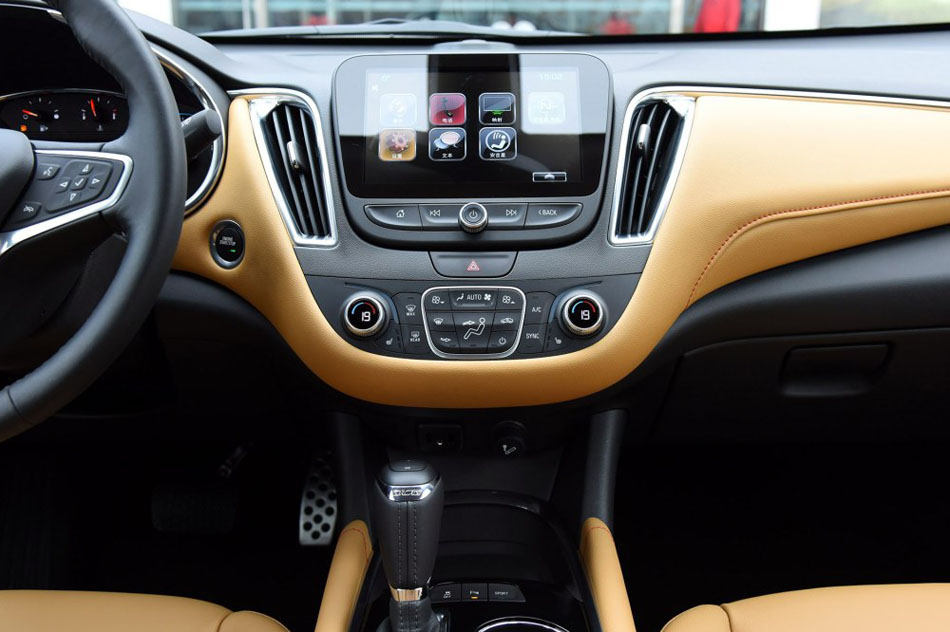 2016款 1.5T 双离合锐耀版 内饰