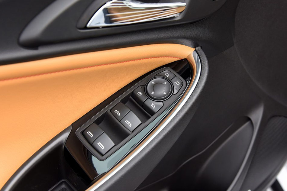 2016款 1.5T 双离合锐耀版 座椅空间