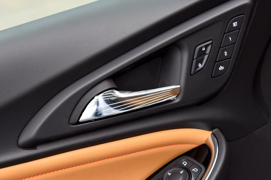 2016款 1.5T 双离合锐耀版 座椅空间