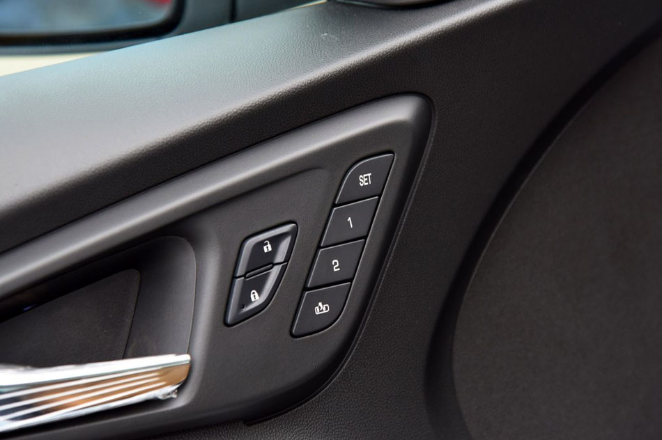 2016款 1.5T 双离合锐耀版 座椅空间