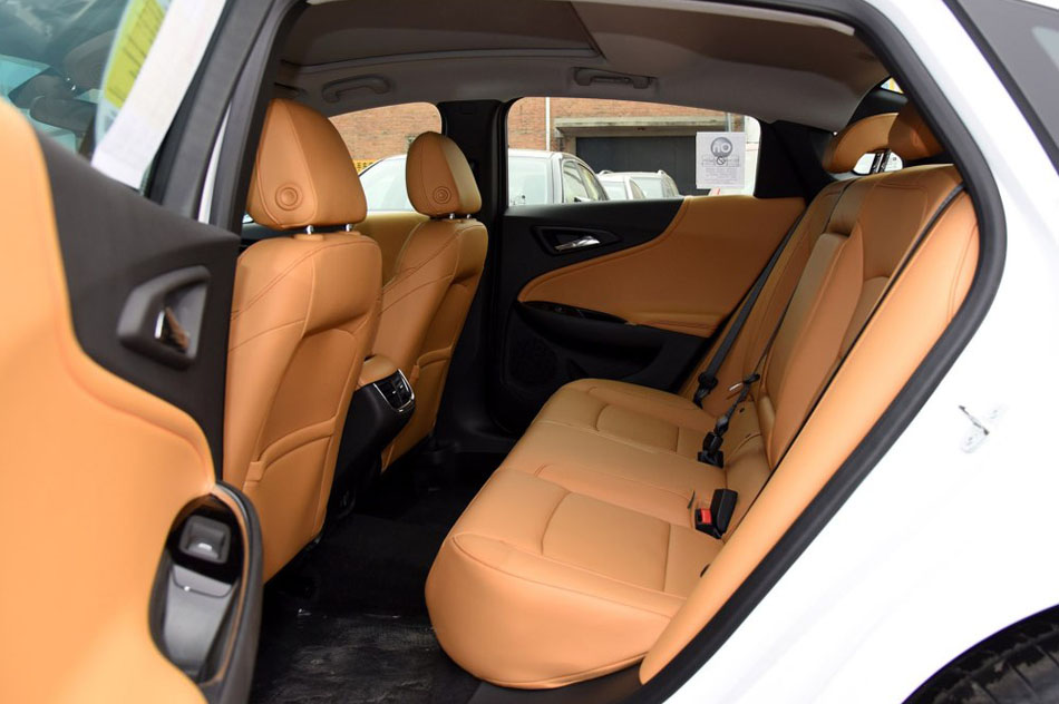 2016款 1.5T 双离合锐耀版 座椅空间