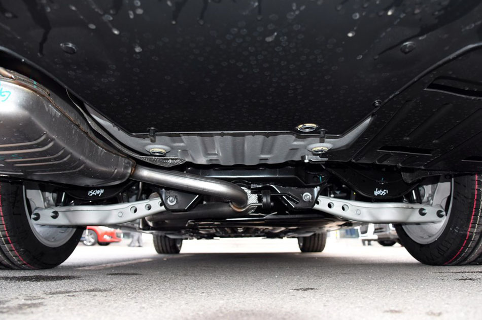 2016款 1.5T 双离合锐耀版 引擎底盘