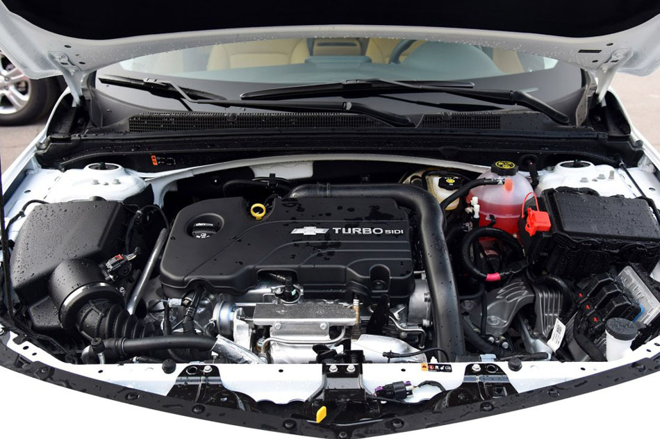 2016款 1.5T 双离合锐耀版 引擎底盘