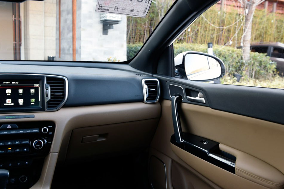 2016款 1.6T 自动四驱Premium 内饰