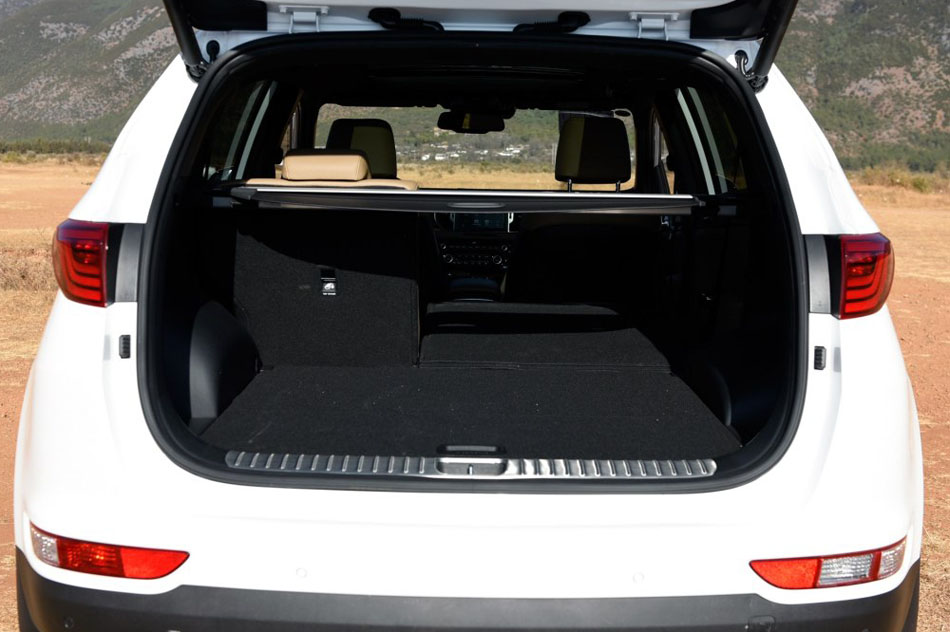 2016款 1.6T 自动四驱Premium 座椅空间