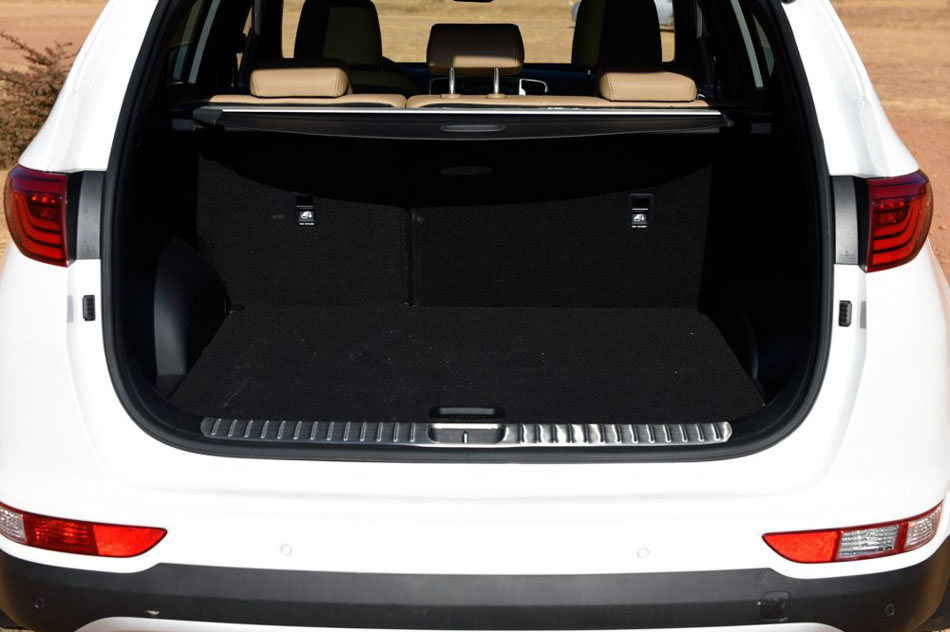 2016款 1.6T 自动四驱Premium 座椅空间