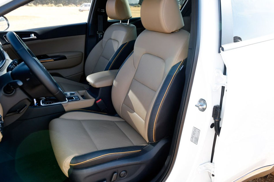 2016款 1.6T 自动四驱Premium 座椅空间