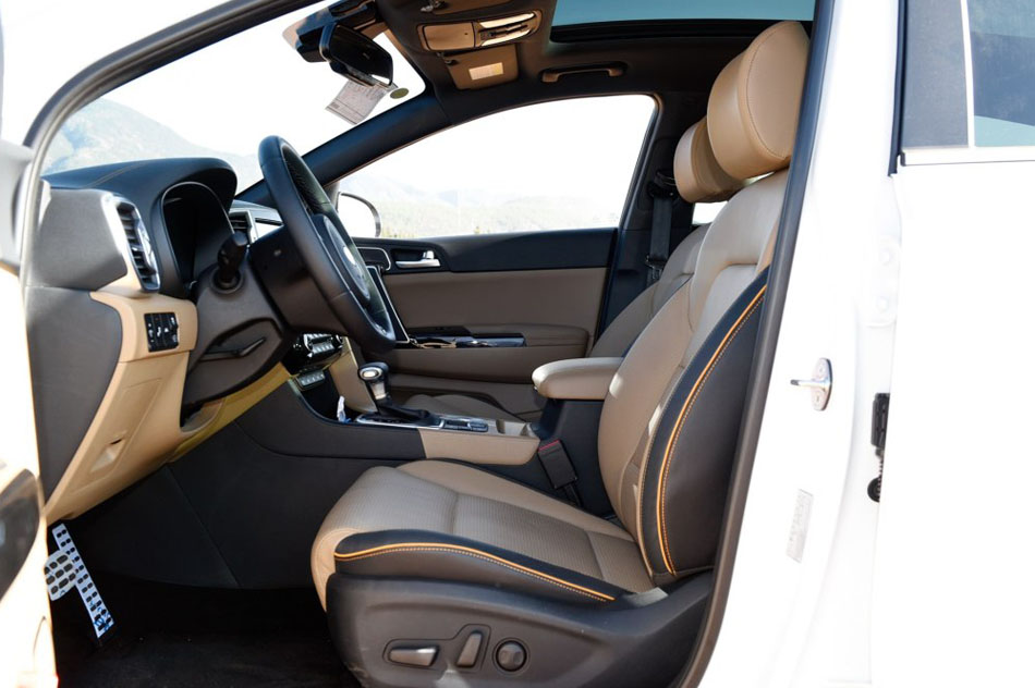 2016款 1.6T 自动四驱Premium 座椅空间