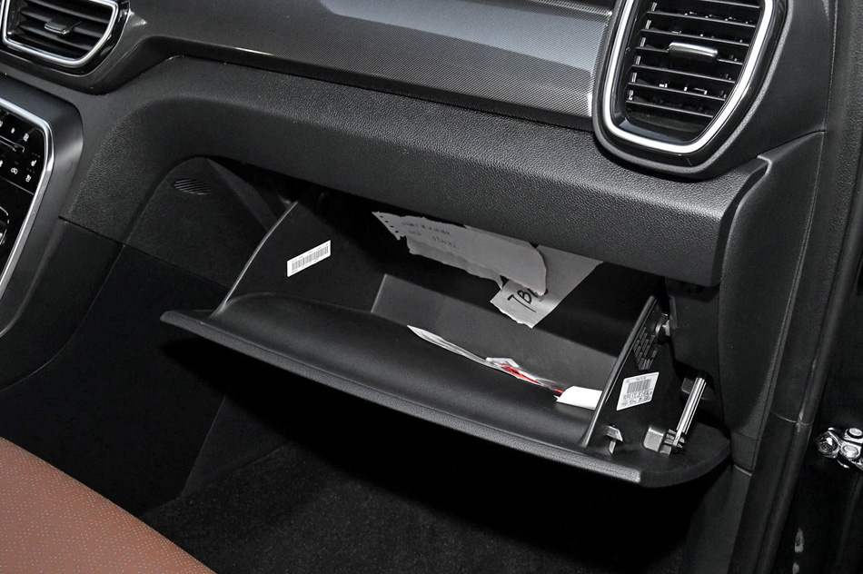 2019款 1.6T 自动四驱豪华 内饰