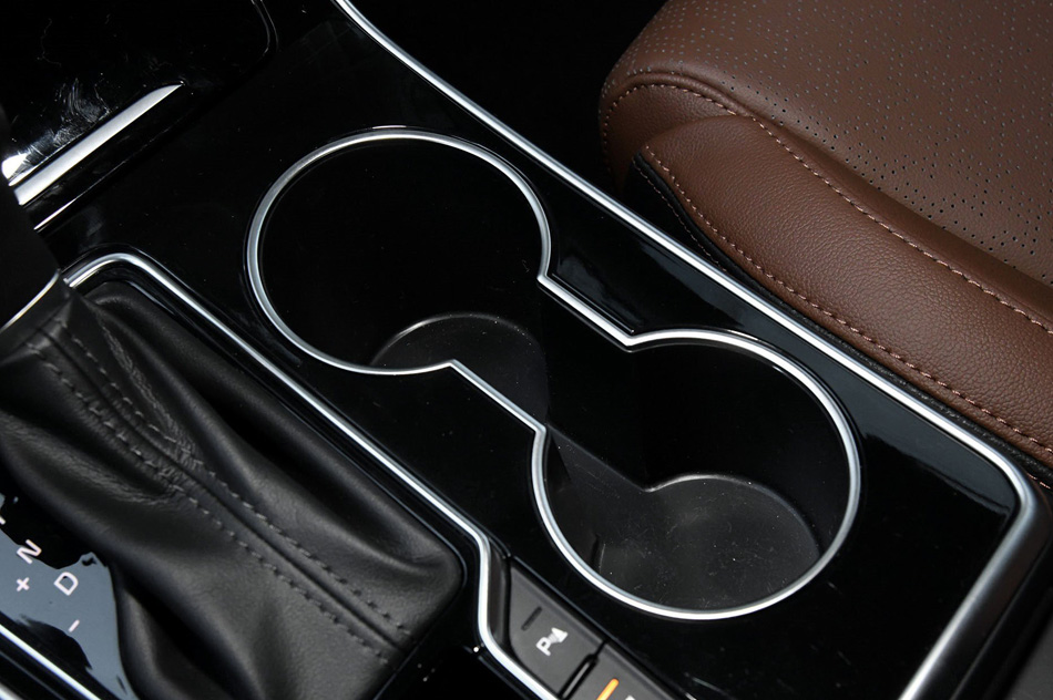 2019款 1.6T 自动四驱豪华 内饰