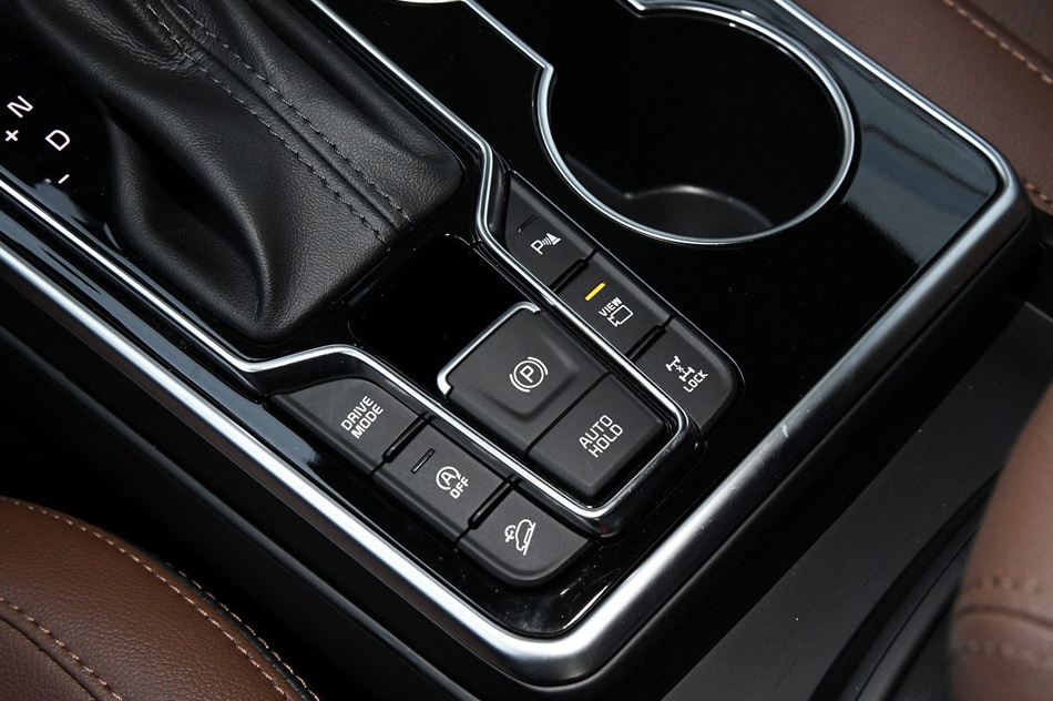 2019款 1.6T 自动四驱豪华 内饰