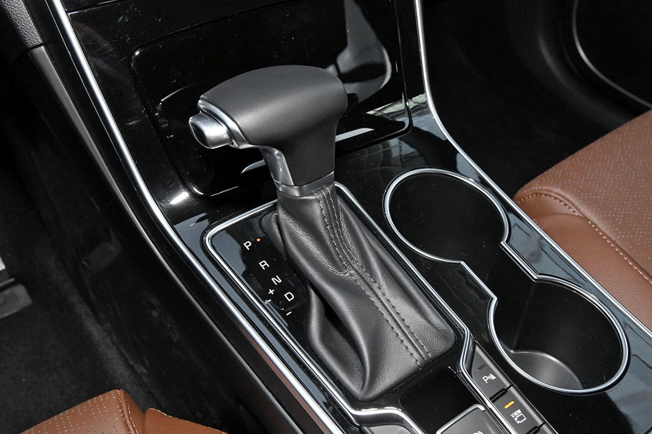 2019款 1.6T 自动四驱豪华 内饰