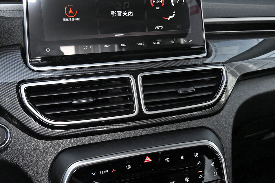 2019款 1.6T 自动四驱豪华 内饰