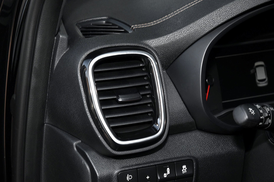 2019款 1.6T 自动四驱豪华 内饰