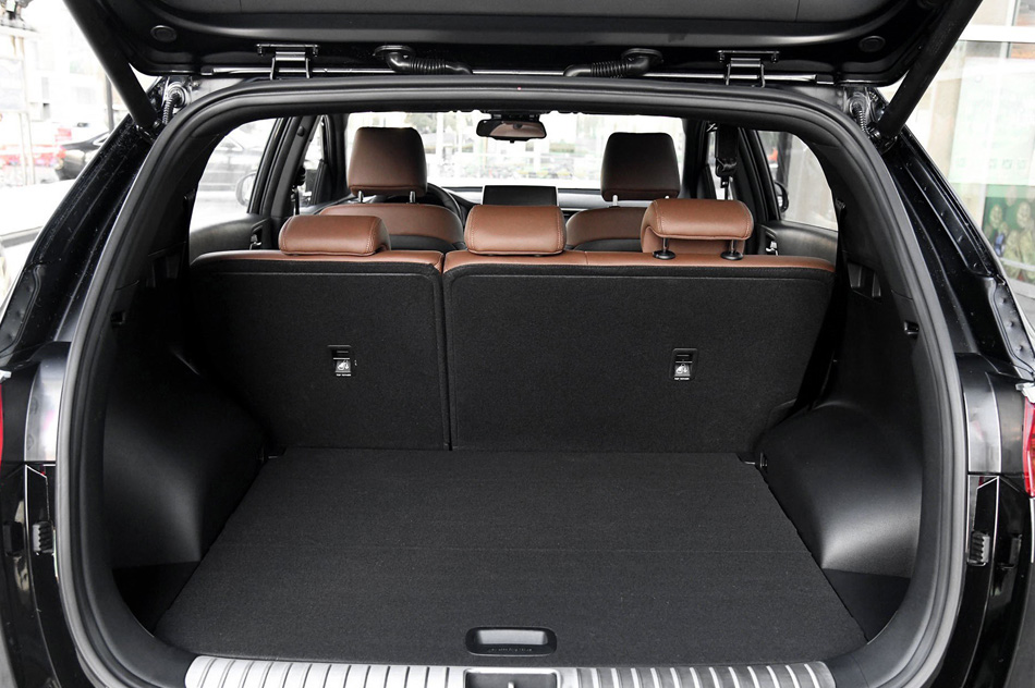 2019款 1.6T 自动四驱豪华 座椅空间