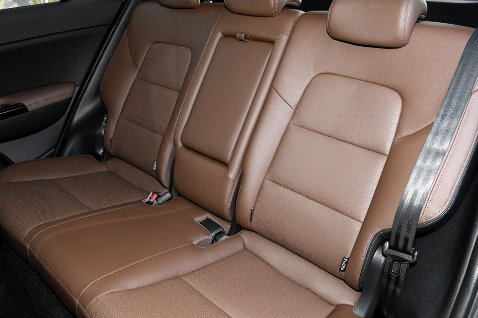 2019款 1.6T 自动四驱豪华 座椅空间