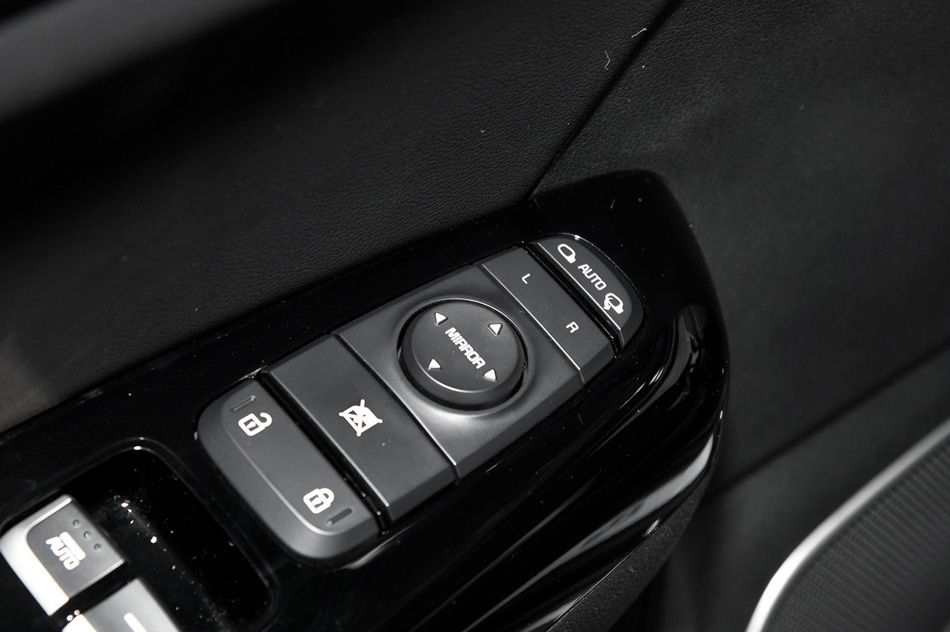 2019款 1.6T 自动四驱豪华 座椅空间