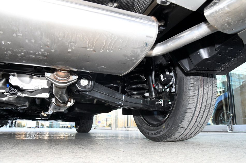 2019款 1.6T 自动四驱豪华 引擎底盘