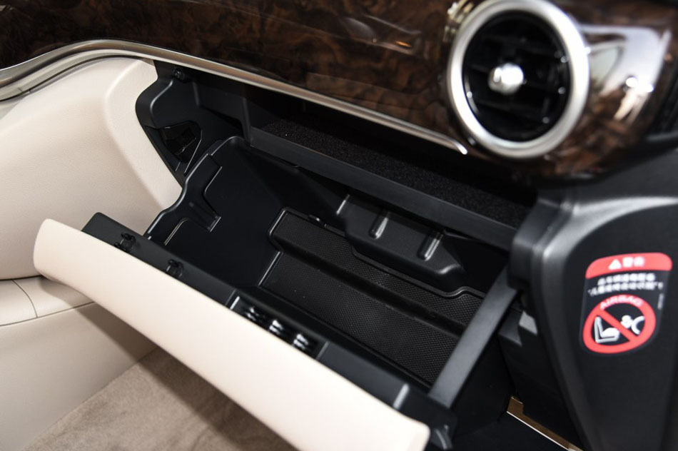 2016款 V 260 尊贵版 内饰