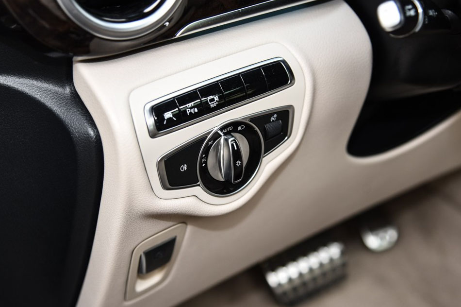 2016款 V 260 尊贵版 内饰