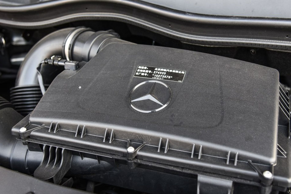 2016款 V 260 尊贵版 引擎底盘