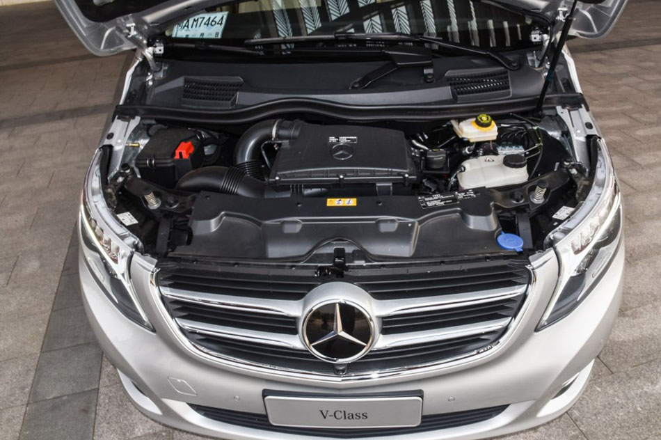 2016款 V 260 尊贵版 引擎底盘