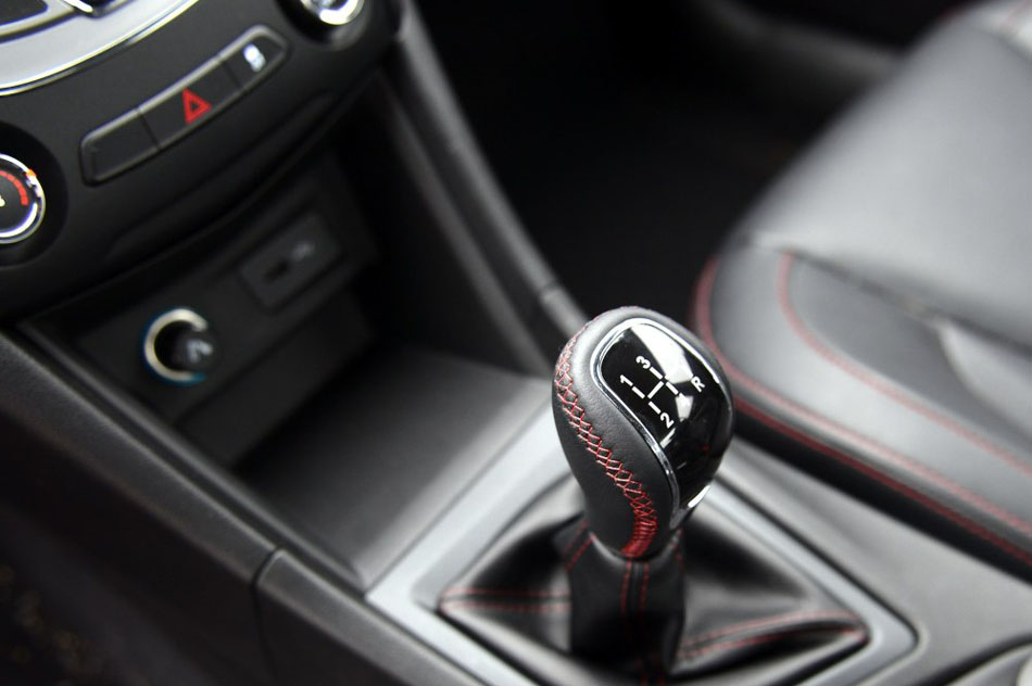 2016款 1.5L 手动领臻版 内饰