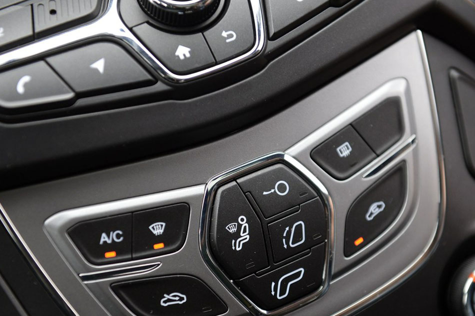 2016款 1.5L 手动领臻版 内饰