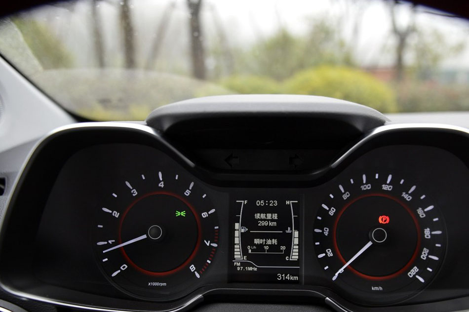 2016款 1.5L 手动领臻版 内饰