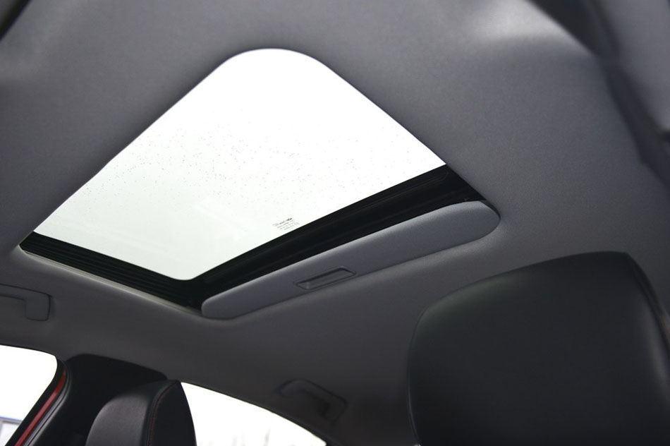 2016款 1.5L 手动领臻版 座椅空间