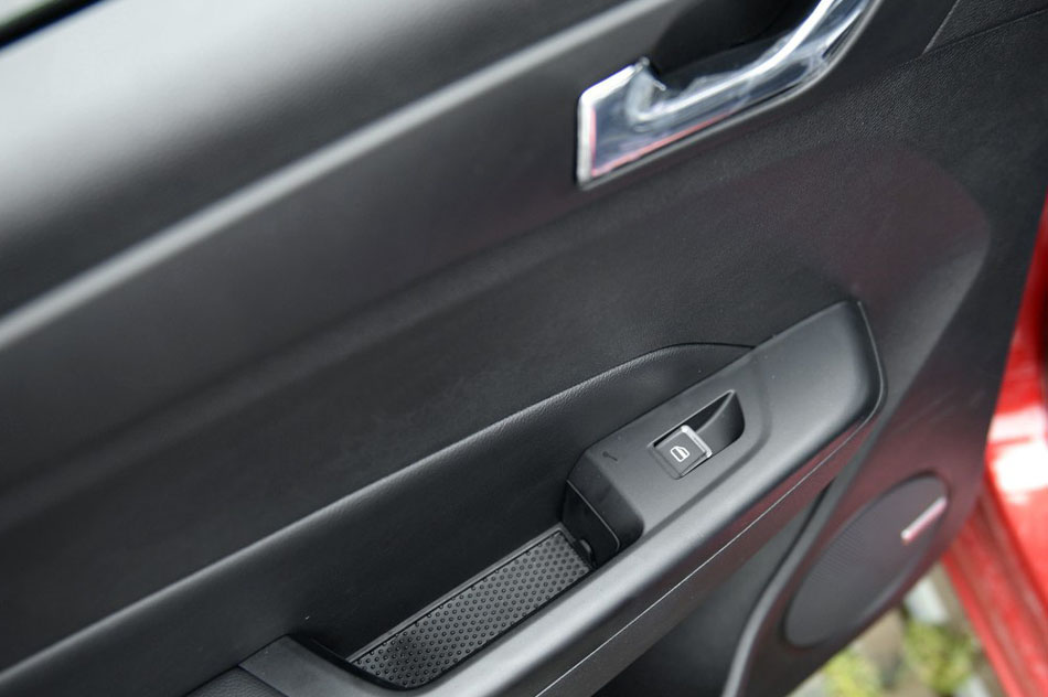 2016款 1.5L 手动领臻版 座椅空间