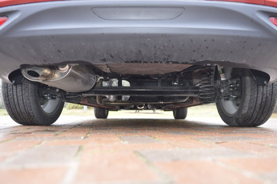 2016款 1.5L 手动领臻版 引擎底盘