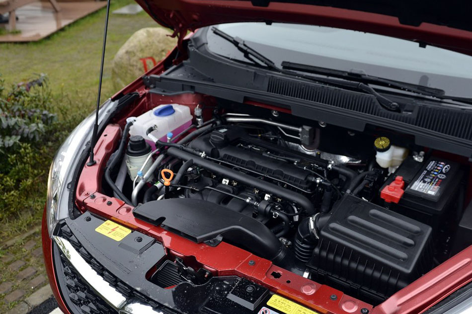 2016款 1.5L 手动领臻版 引擎底盘