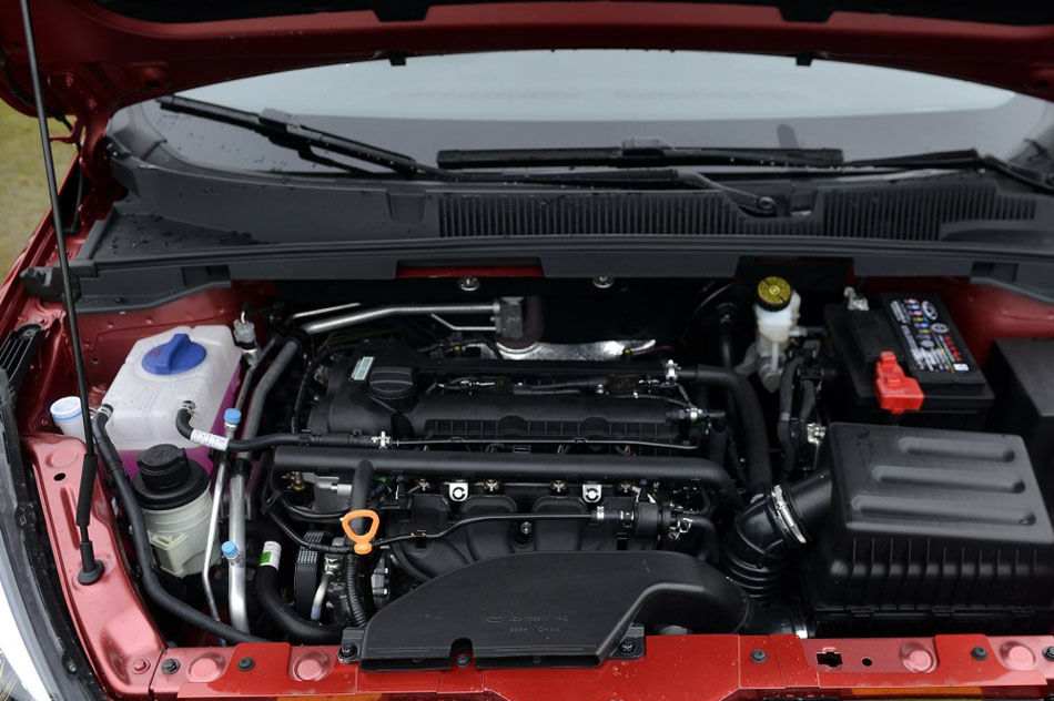 2016款 1.5L 手动领臻版 引擎底盘