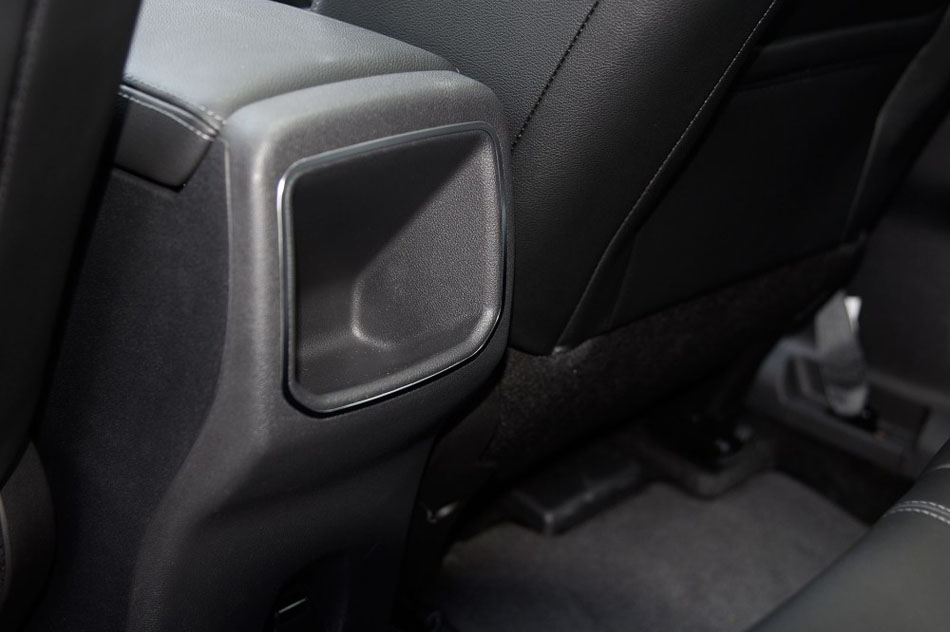 2016款 2.0L 四驱至尊版 座椅空间