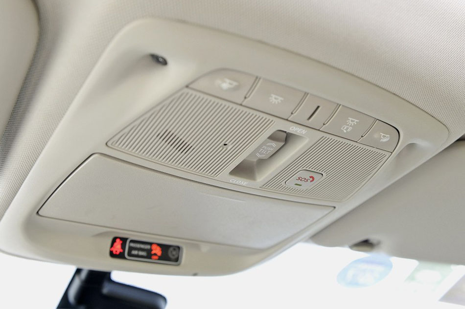 2016款 2.0L 四驱至尊版 座椅空间