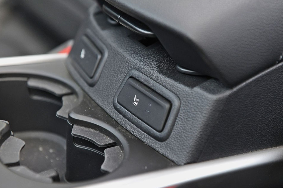 2016款 2.0L 四驱至尊版 座椅空间