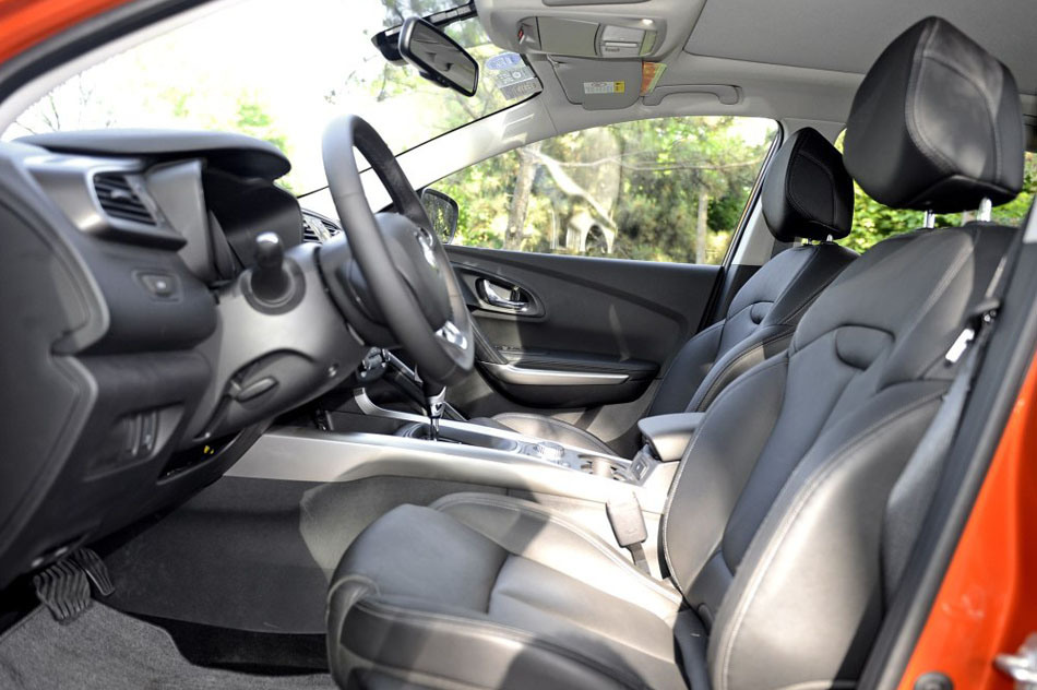 2016款 2.0L 四驱至尊版 座椅空间