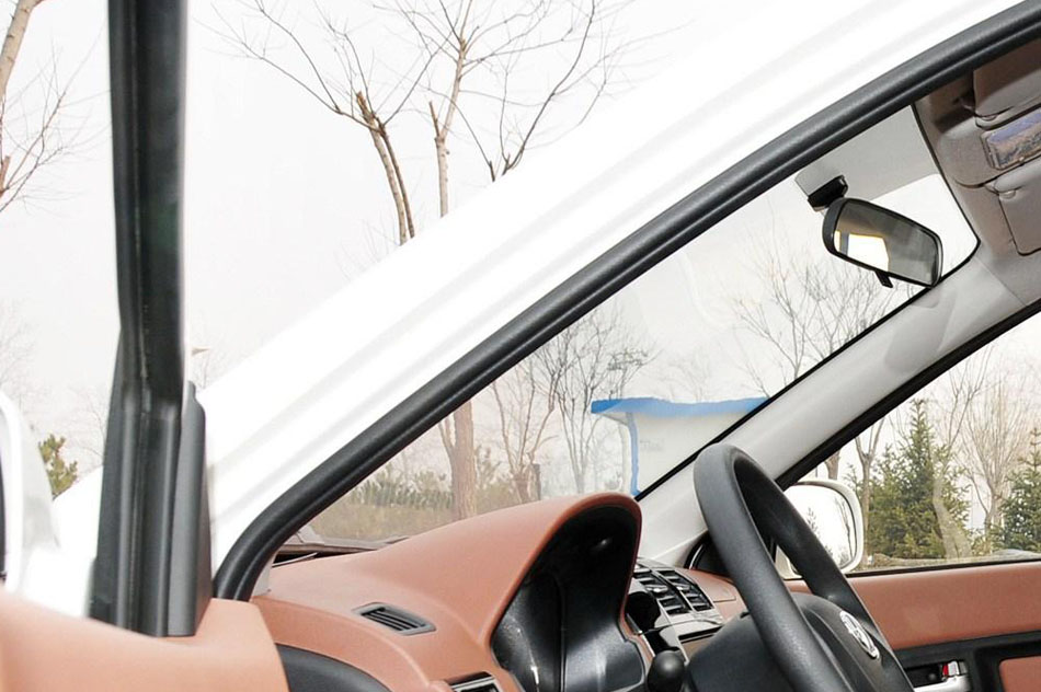 2016款 1.5L 舒适型DAM15 座椅空间