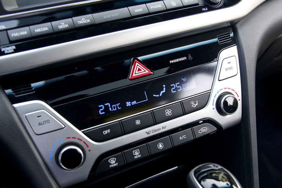 2016款 1.6L 自动智炫·旗舰型 内饰