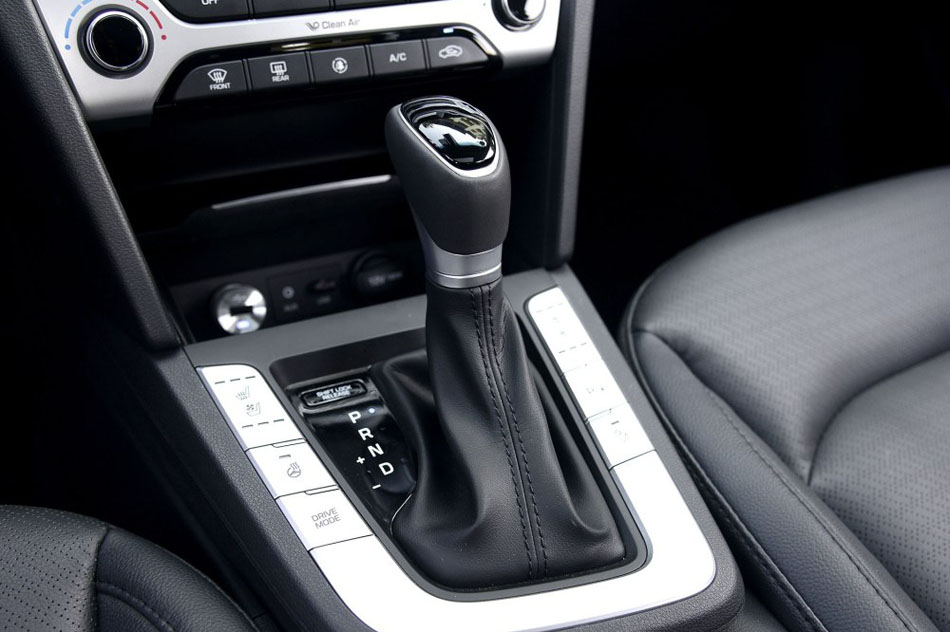 2016款 1.6L 自动智炫·旗舰型 内饰