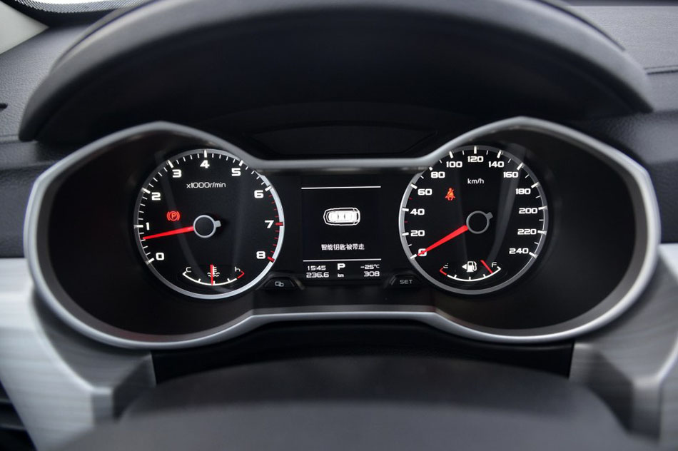 2016款 1.8TD 自动四驱智尊型 内饰