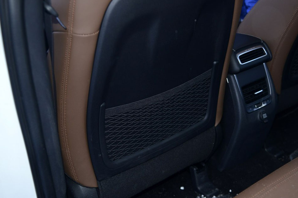 2016款 1.8TD 自动四驱智尊型 座椅空间