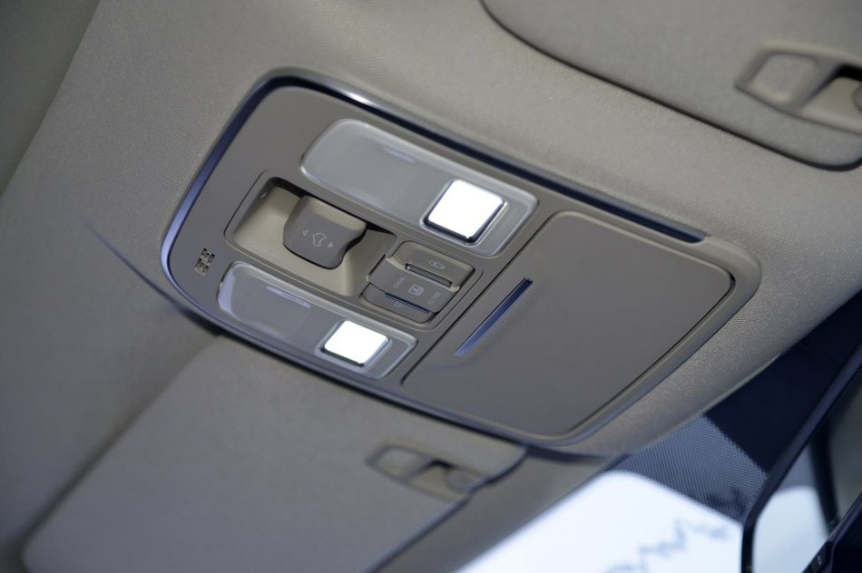 2016款 1.8TD 自动四驱智尊型 座椅空间