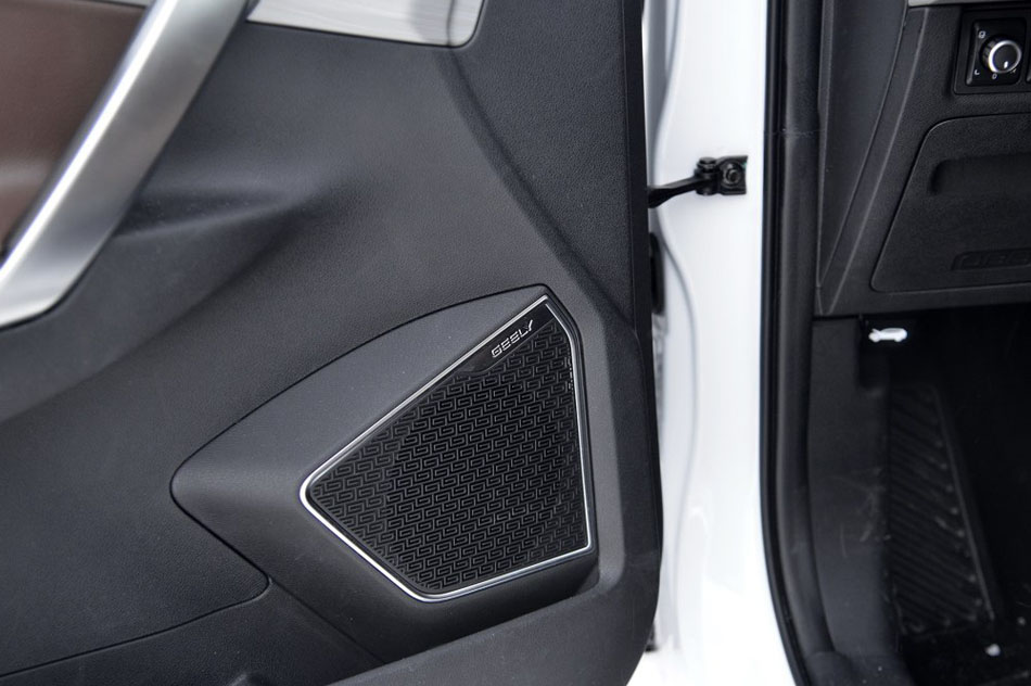 2016款 1.8TD 自动四驱智尊型 座椅空间